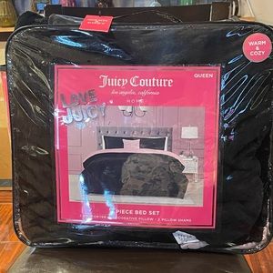 Juicy Couture blanket set